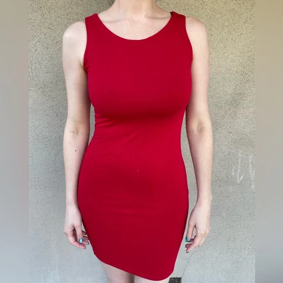 Tight red dress - Picture 3 of 3